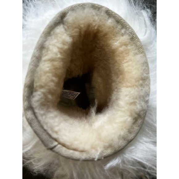 UGG Boots 6 Mongolian Fur Short Cuff Sheepskin Cream Ski Outdoor Worn Once - Picture 7 of 8